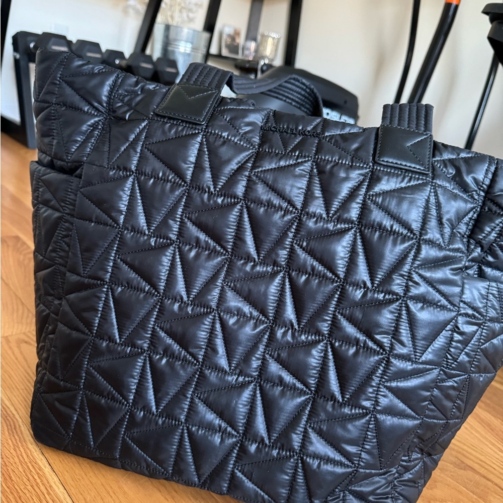 Large black quilted Michael Kors duffel bag travel tote luggage bag - Picture 5 of 11